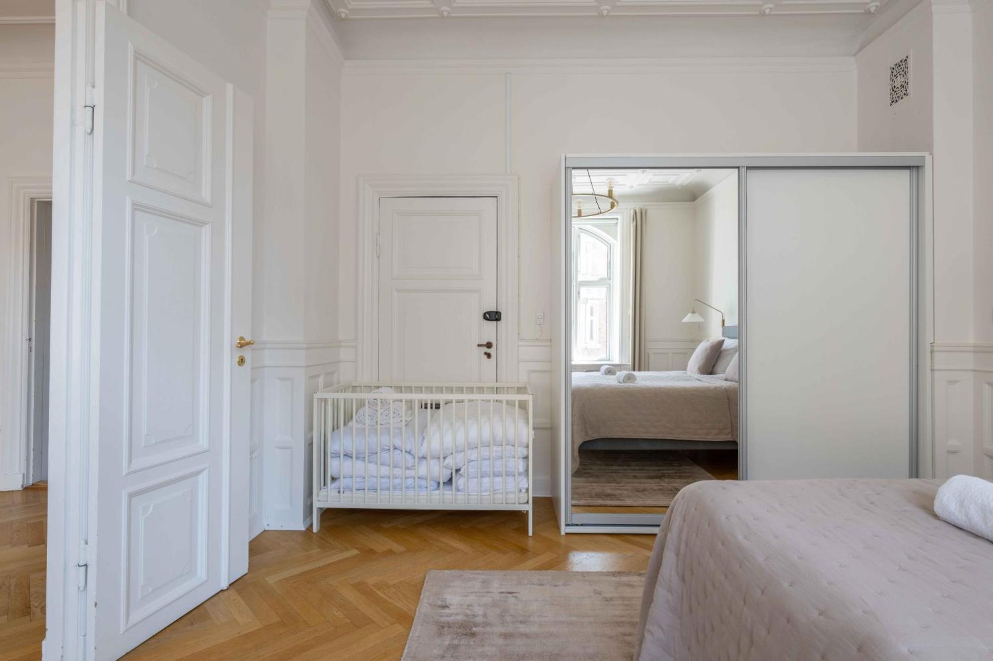 Lovely 3br Manor Flat 5 Min From Tivoli Gardens Apartment Copenhagen