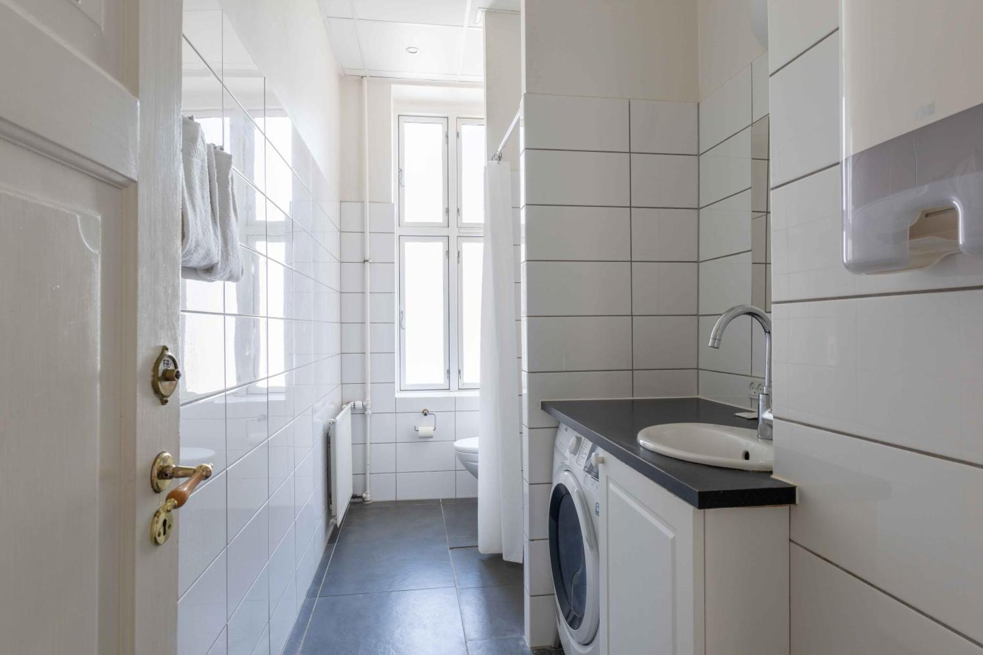 Lovely 3br Manor Flat 5 Min From Tivoli Gardens Apartment