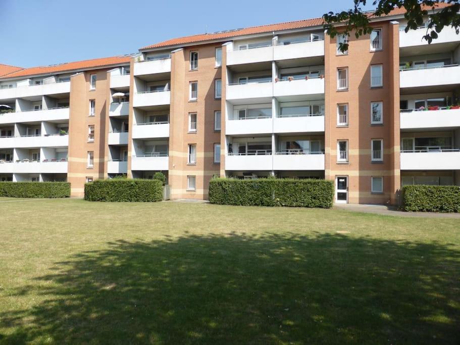 Classic Groundfloor With Patio Close To Metro Apartment