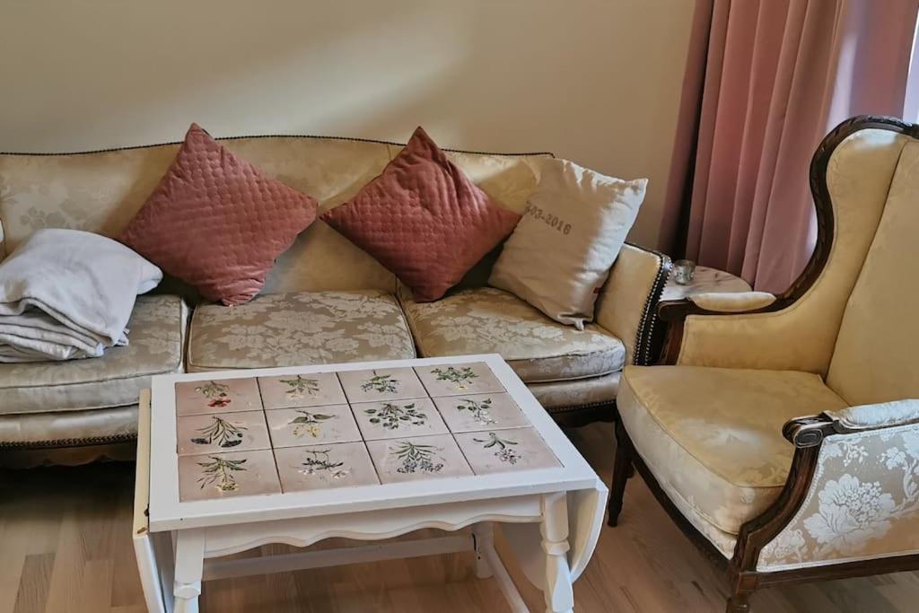 Classic Groundfloor With Patio Close To Metro * Copenhagen