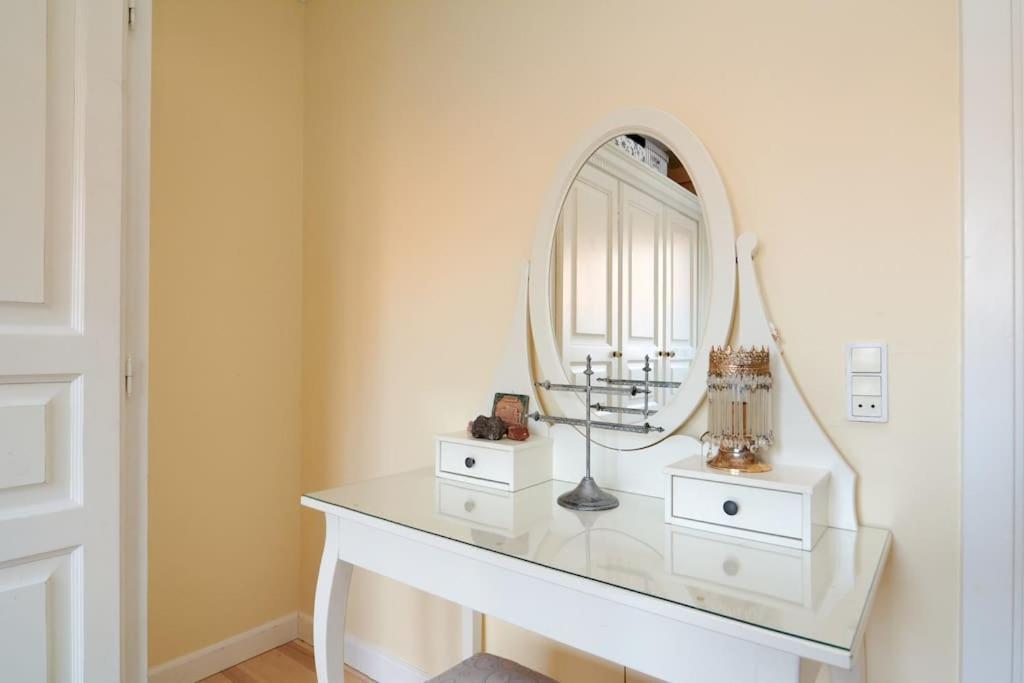 Apartment Classic Groundfloor With Patio Close To Metro *