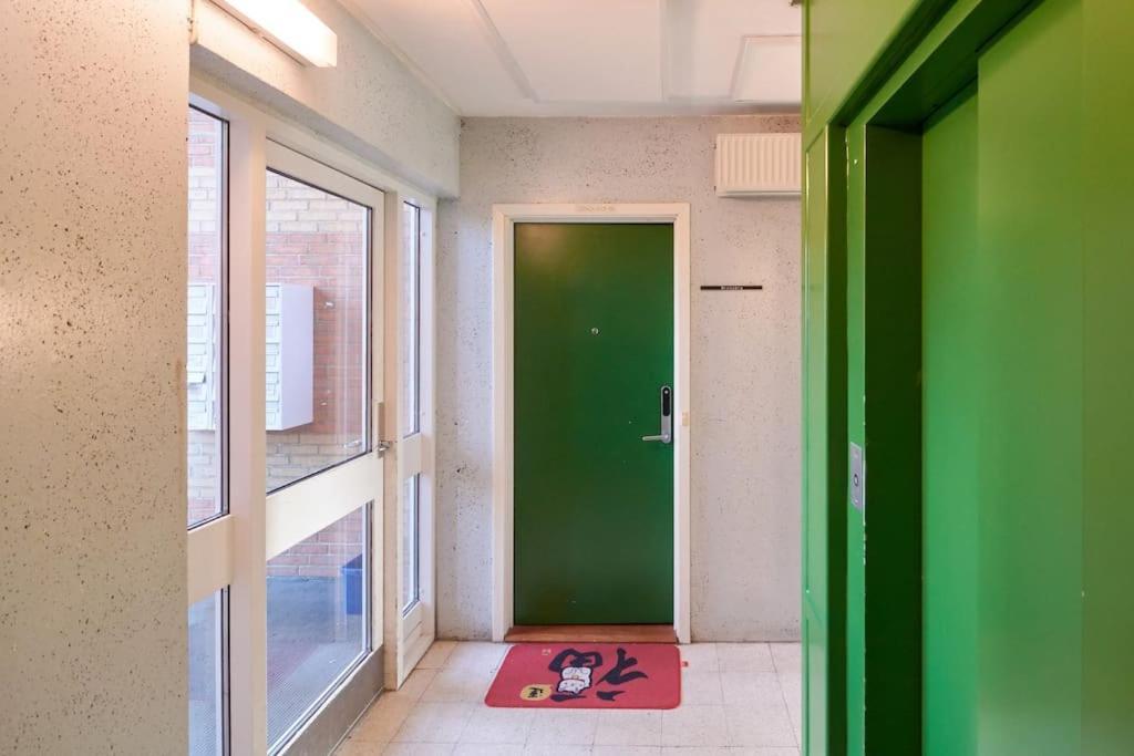 Classic Groundfloor With Patio Close To Metro Apartment