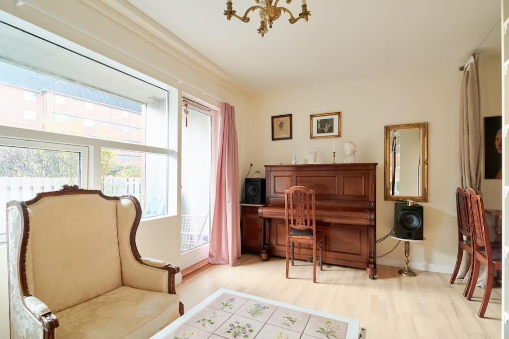 Classic Groundfloor With Patio Close To Metro