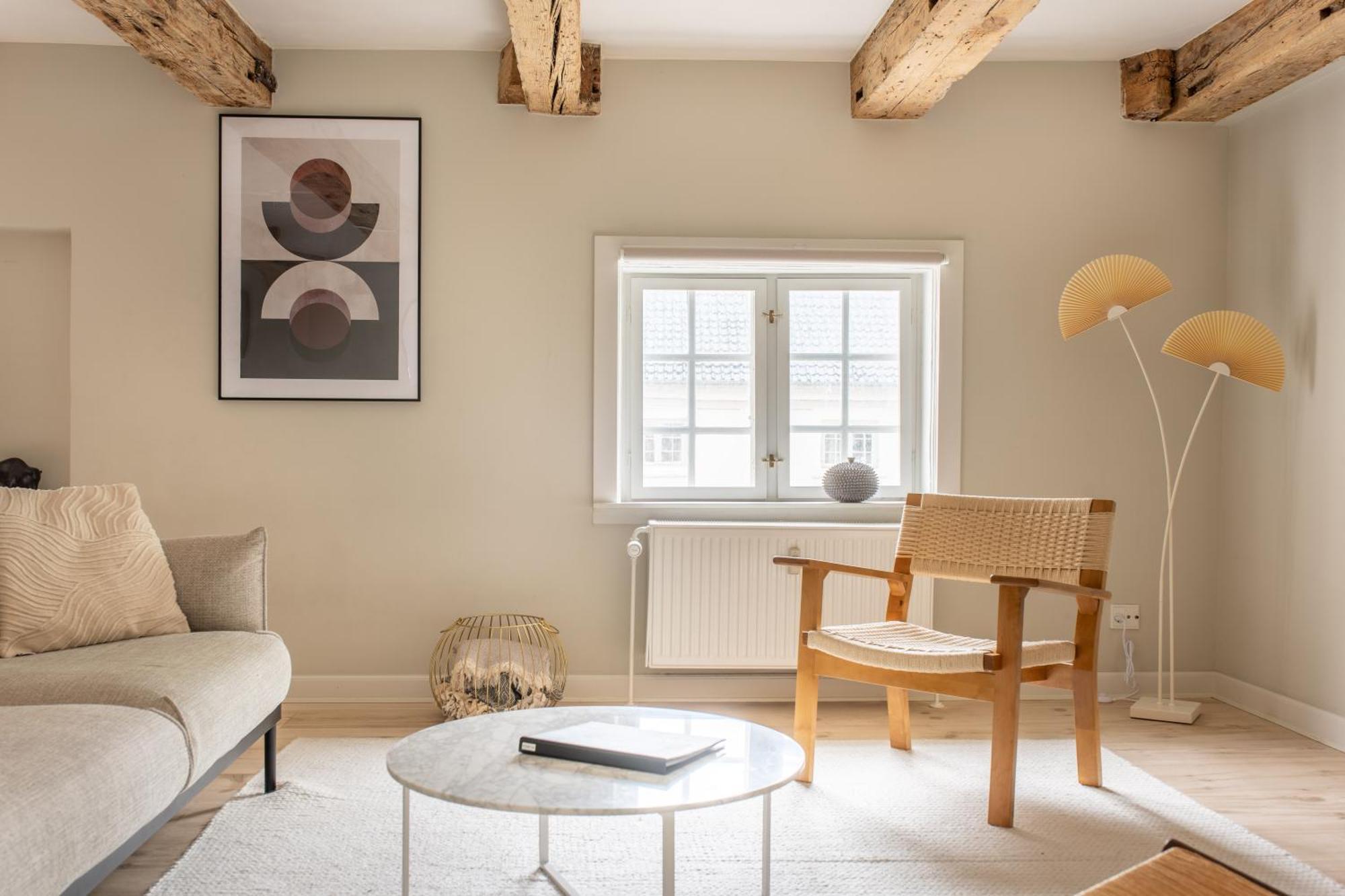 Lejlighed With Exposed Ceiling Beams København