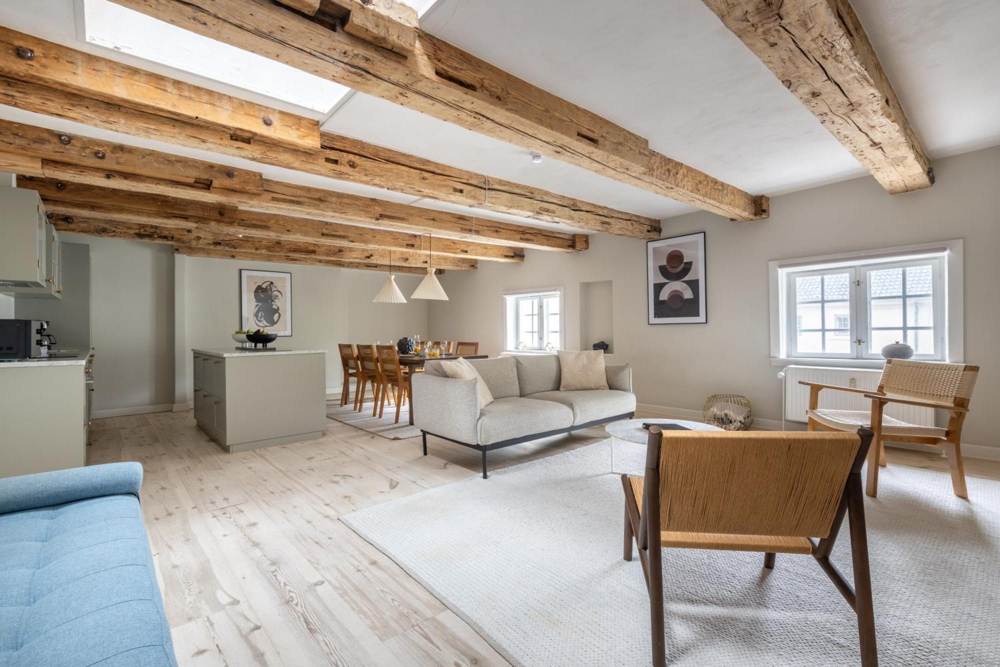 With Exposed Ceiling Beams Lejlighed *