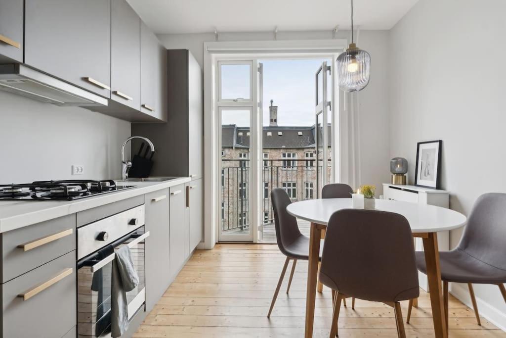 Appartement Bright With Balcony Close To Center