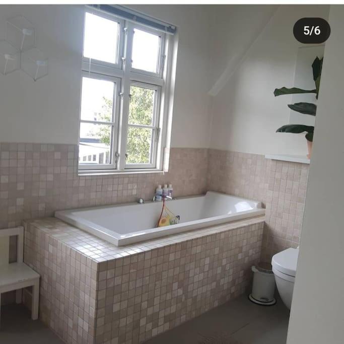 Flot Stort Hus I Valby Udlejes! * Kopenhagen