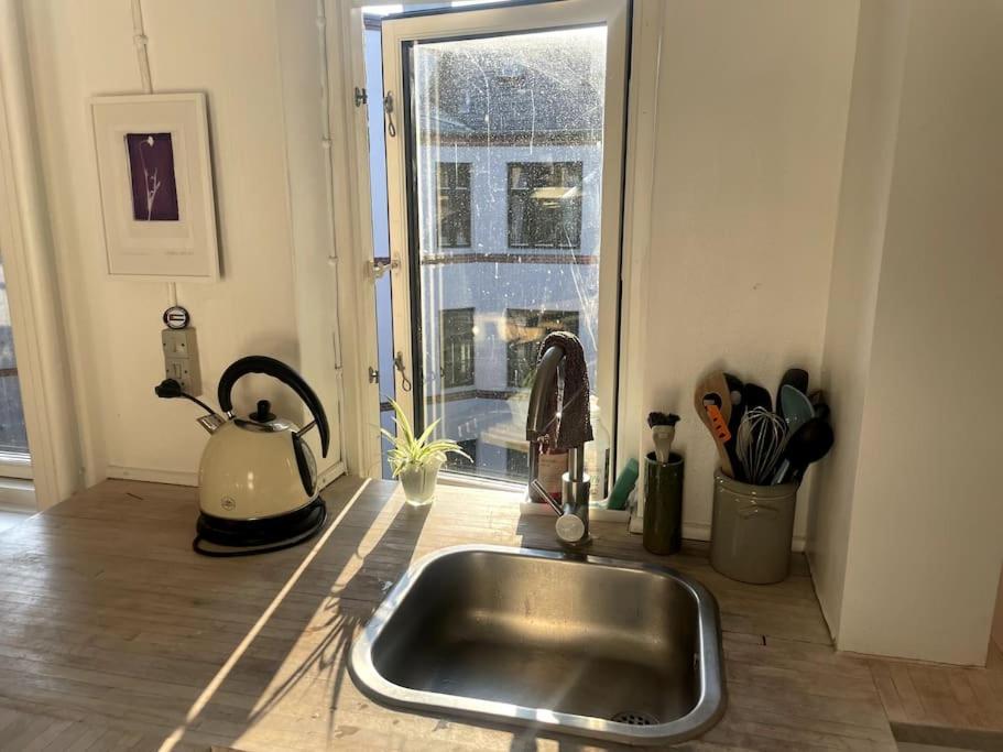 The Heart Of Norrebro Apartment, Sleeps 4 People * Copenhaga