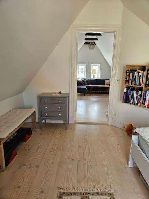 Flot Stort Hus I Valby Udlejes! * Kopenhagen