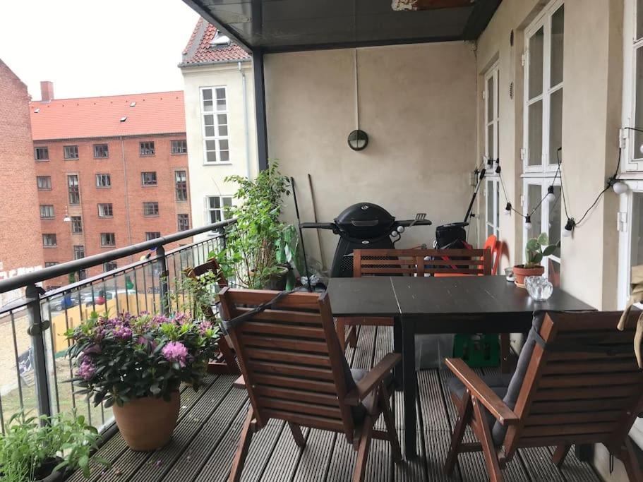 Unique Luxury With Large Balcony Apartment *