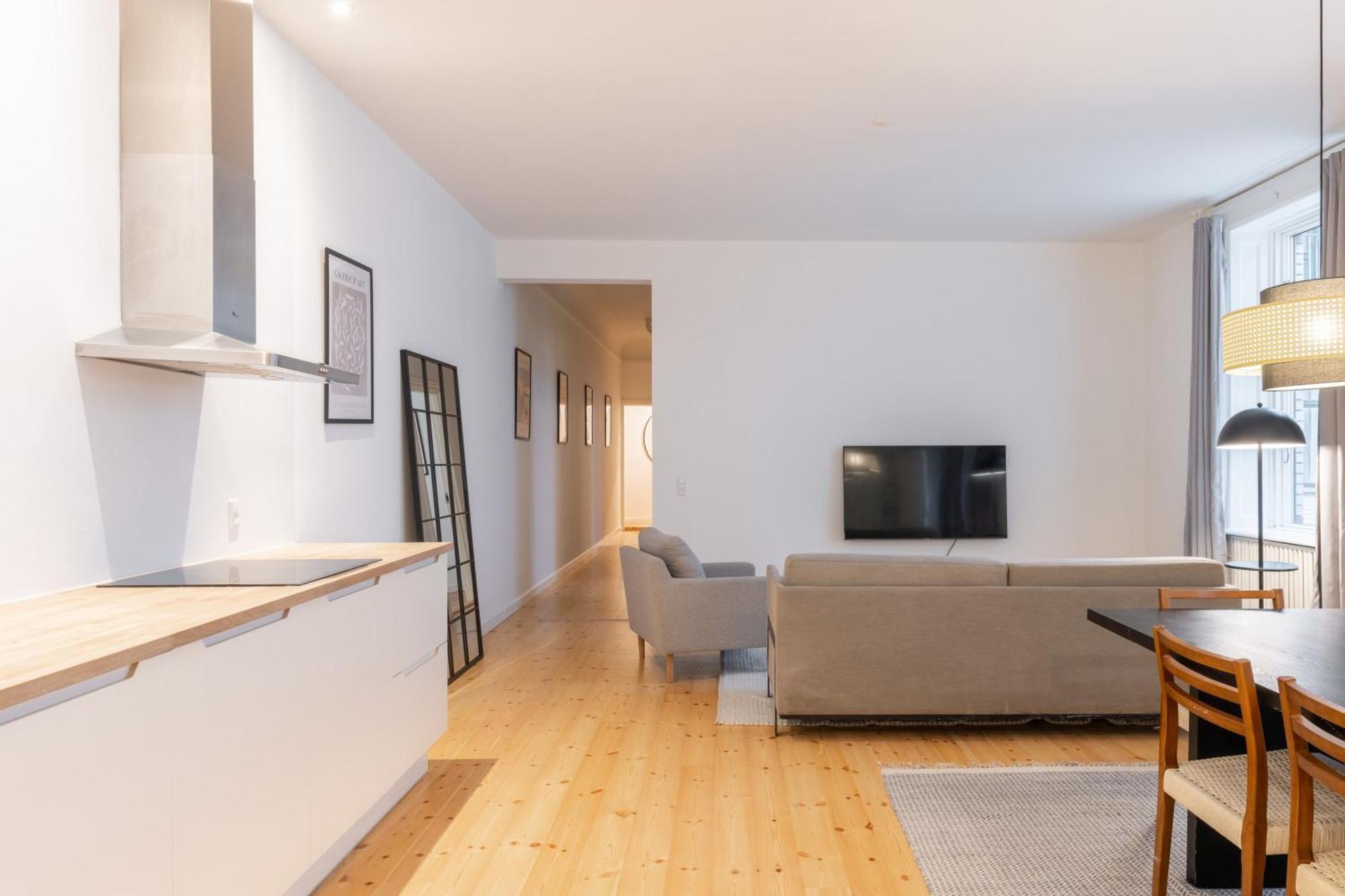 Stunning 5 Bedroom Flat By The Lakes