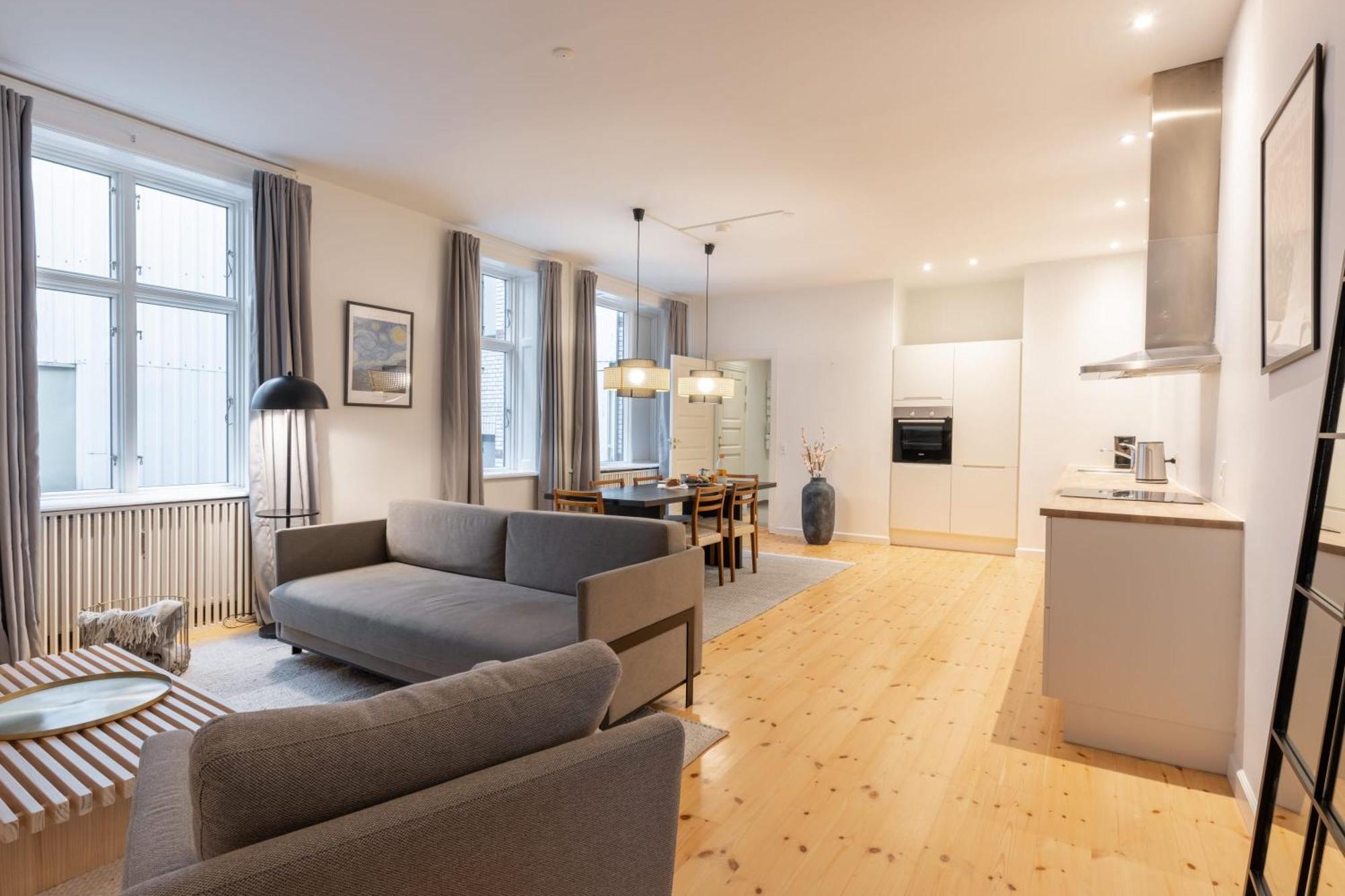 Stunning 5 Bedroom Flat By The Lakes