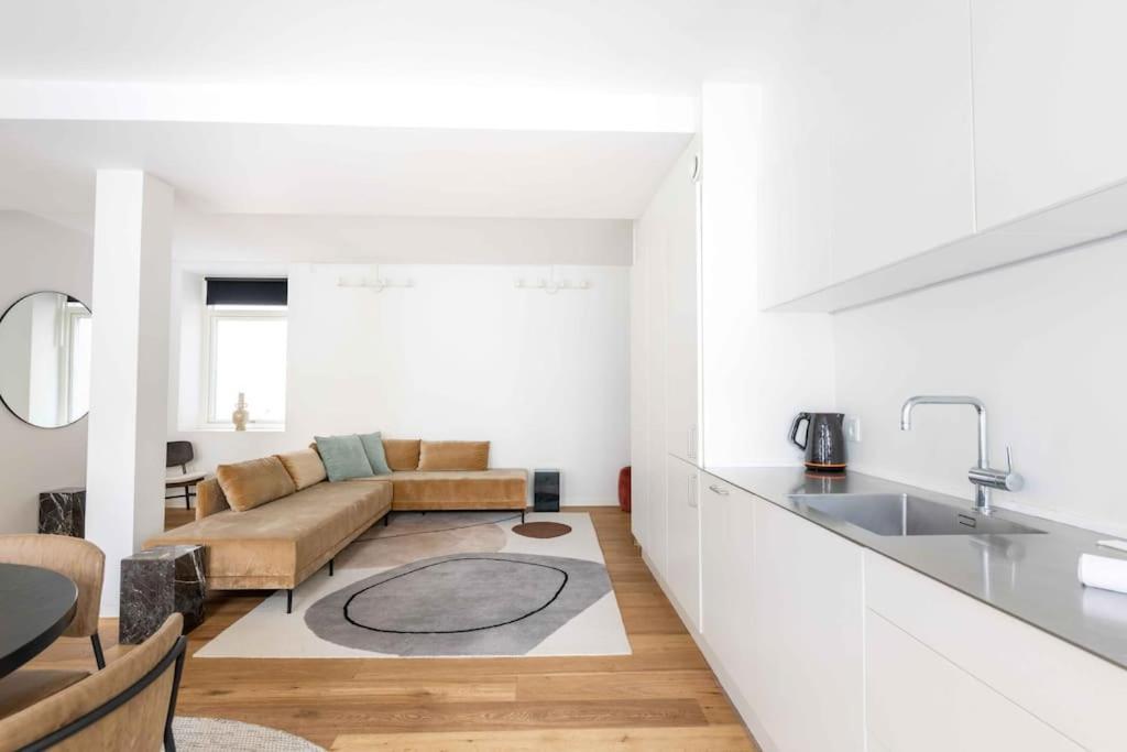 Spacious Double-flat For 10 In Cph Center *