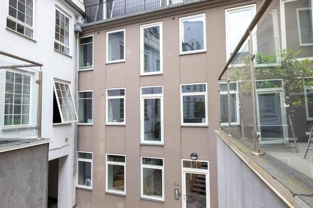 Spacious Double-flat For 10 In Cph Center *