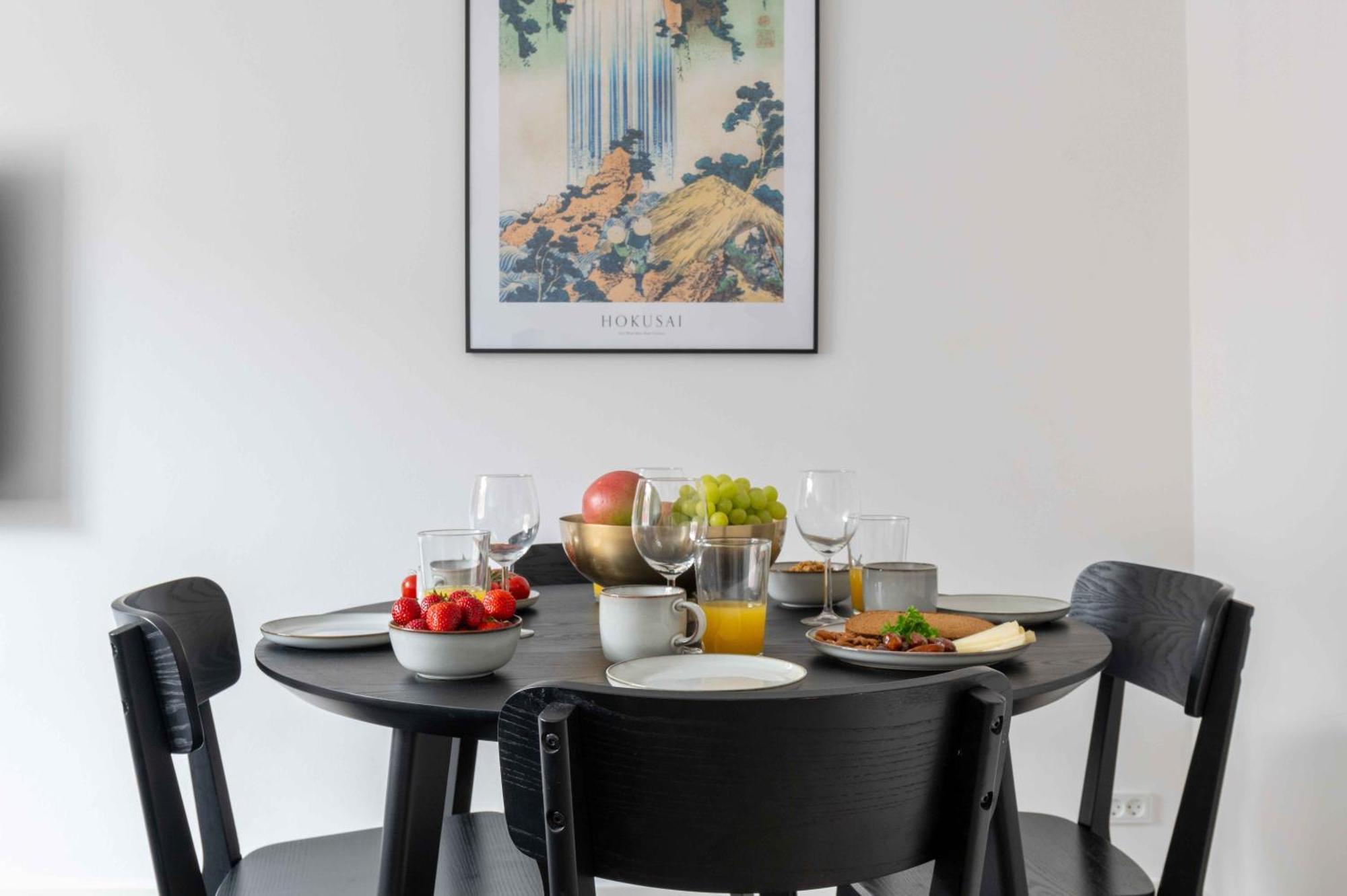 Lovely Flats In Vibrant Area Of Apartment *