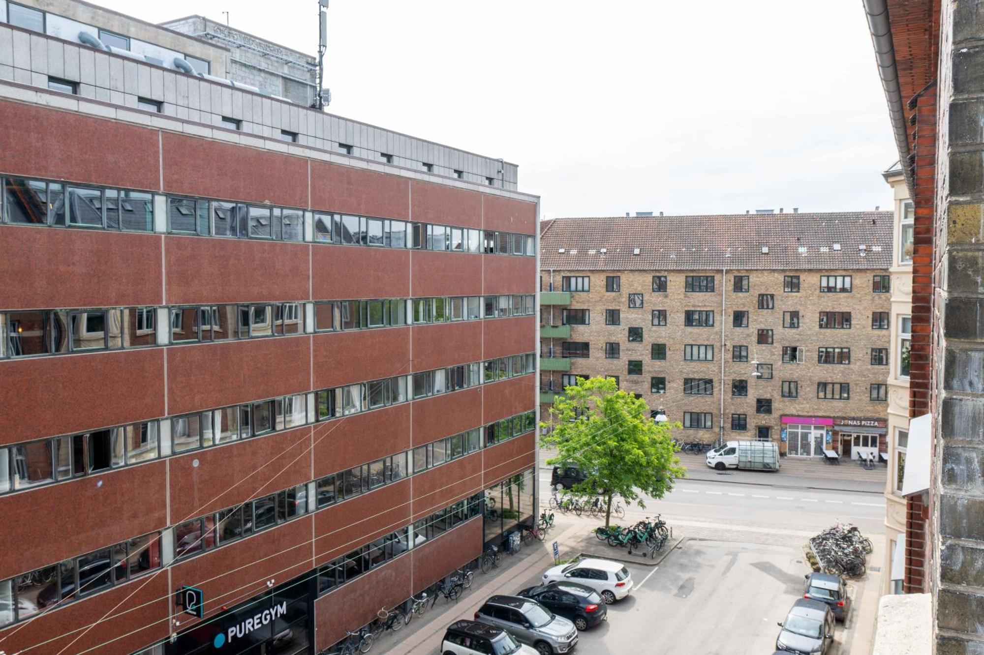 Lovely Flats In Vibrant Area Of Apartment *