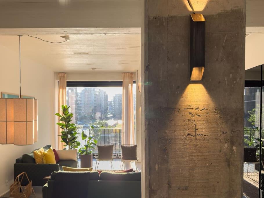 Apartment Stunning Industrial-style Loft By The Canals