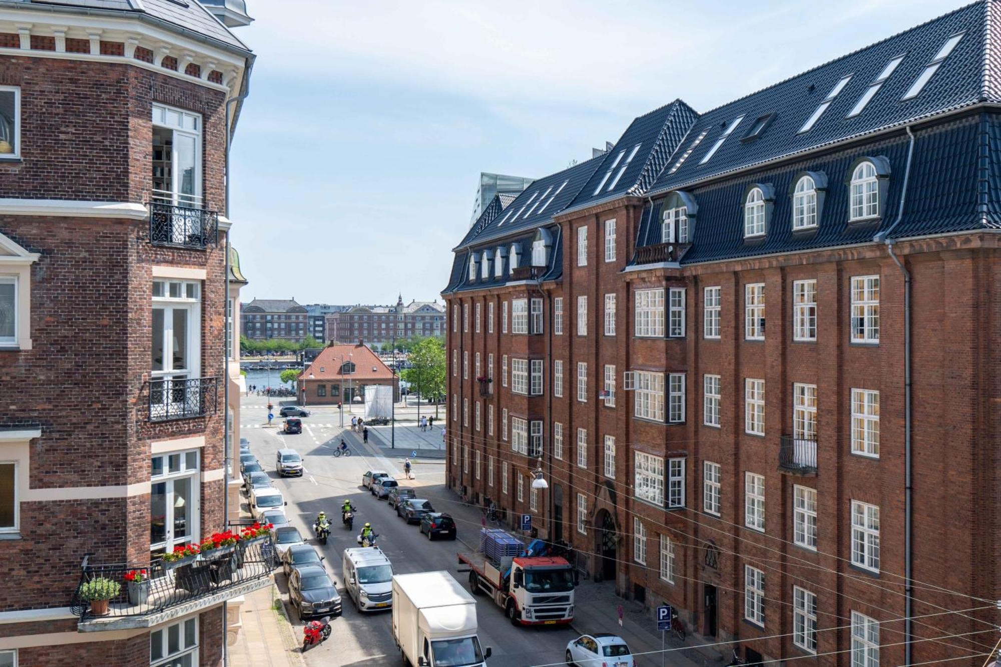 Apartment Large Flats In By Tivoli Gardens