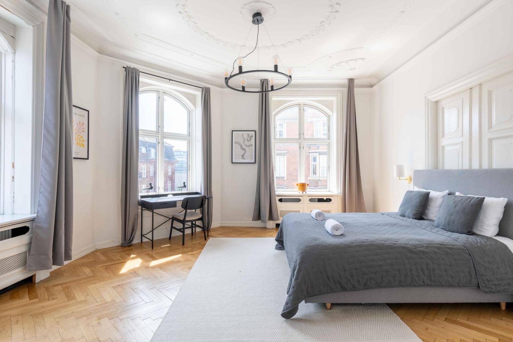 Large Flats In By Tivoli Gardens * Copenhagen