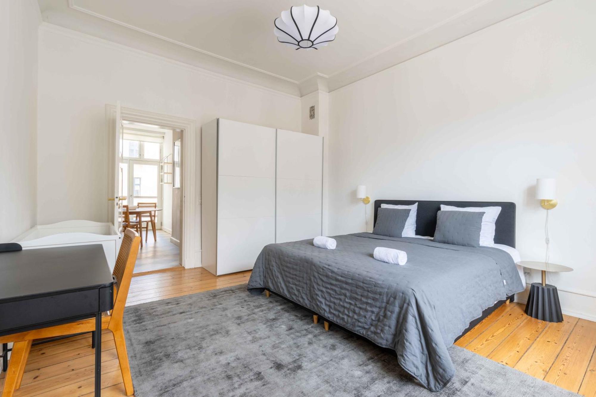 Large Flats In By Tivoli Gardens