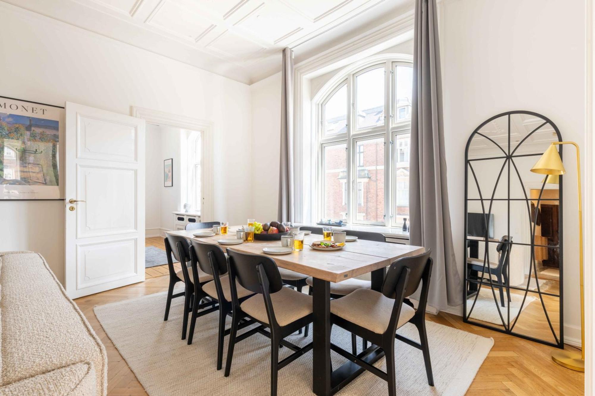 Large Flats In By Tivoli Gardens Apartamento