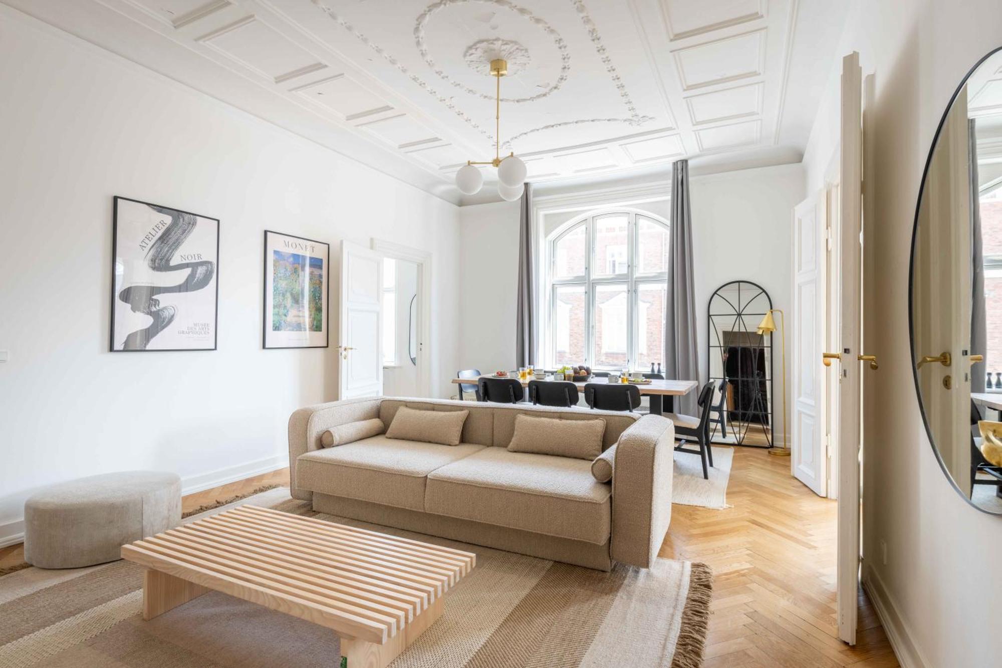 Apartment Large Flats In By Tivoli Gardens