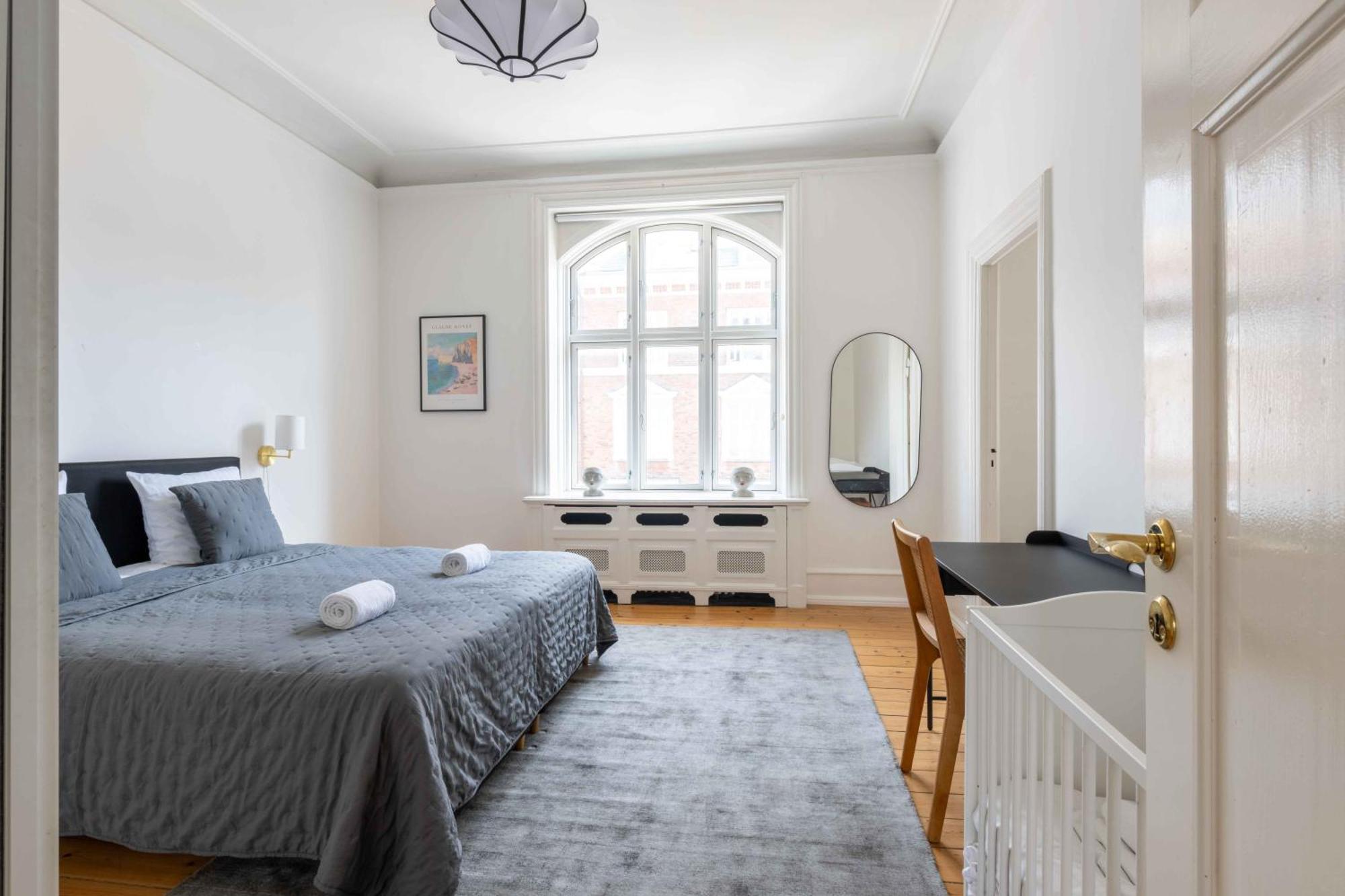 Large Flats In By Tivoli Gardens Apartment