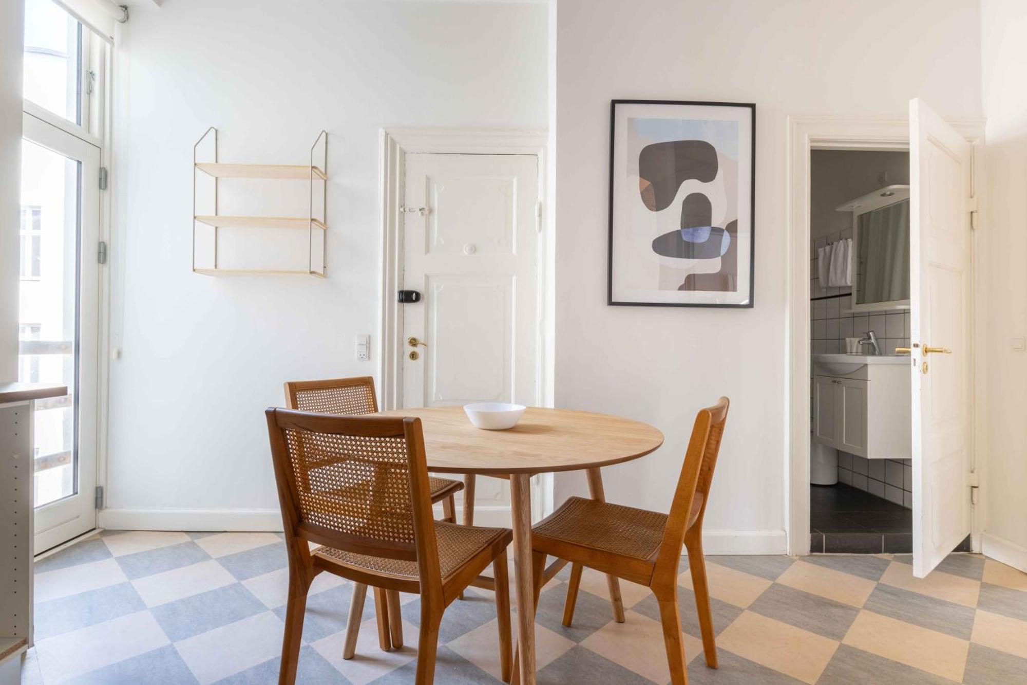 Large Flats In By Tivoli Gardens Apartment *