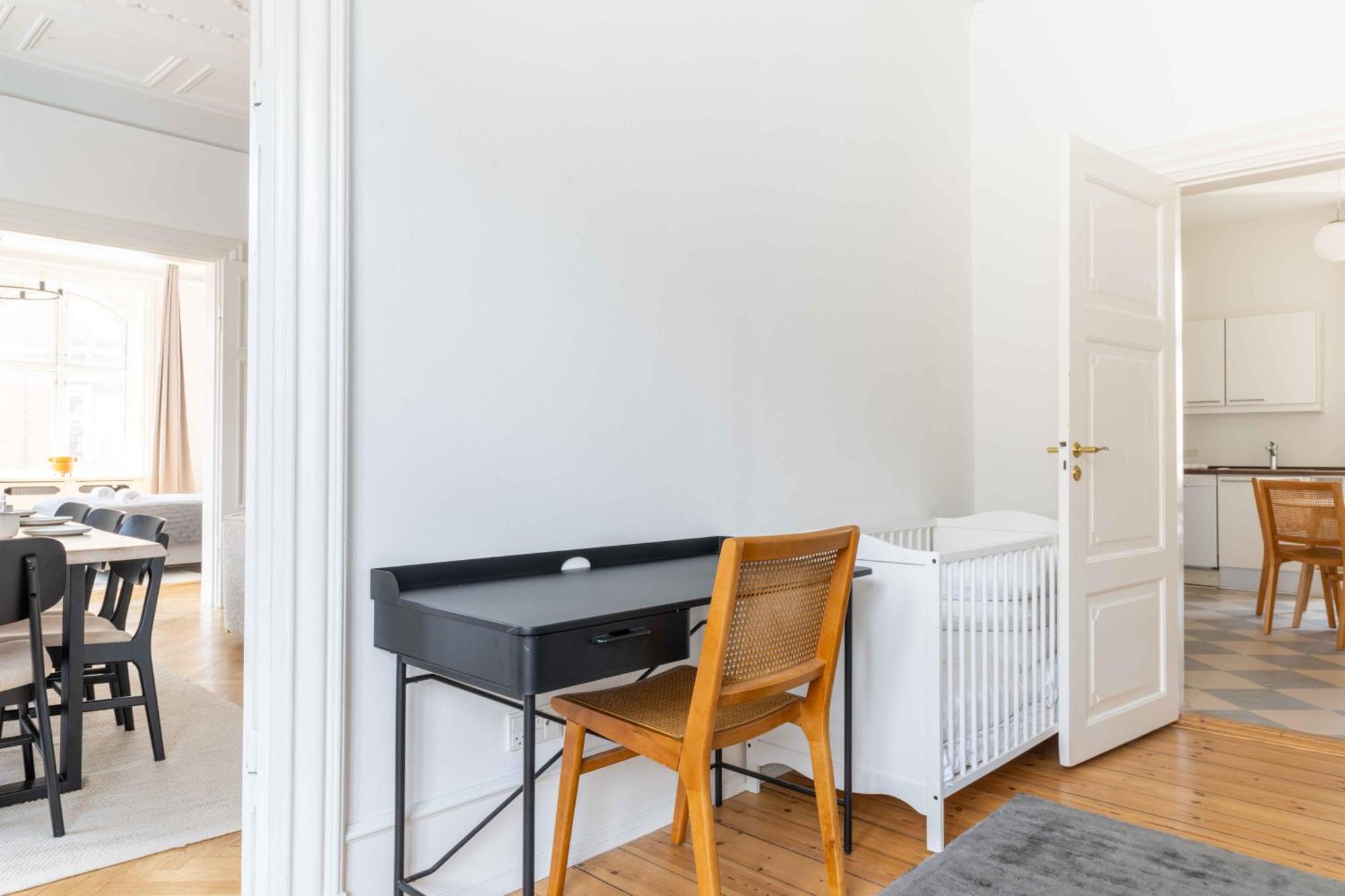 Large Flats In By Tivoli Gardens * Copenhaga