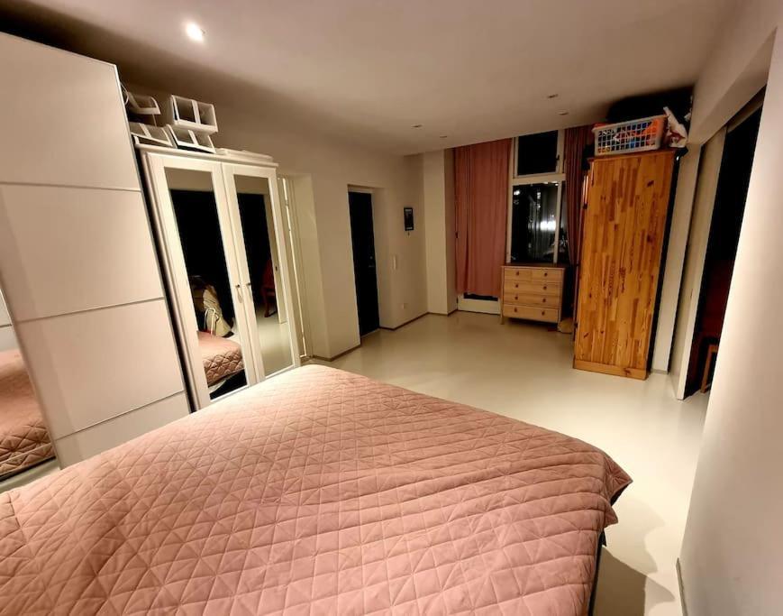 Norrebro Oasis - With 2 Cats - Families Only Apartment *