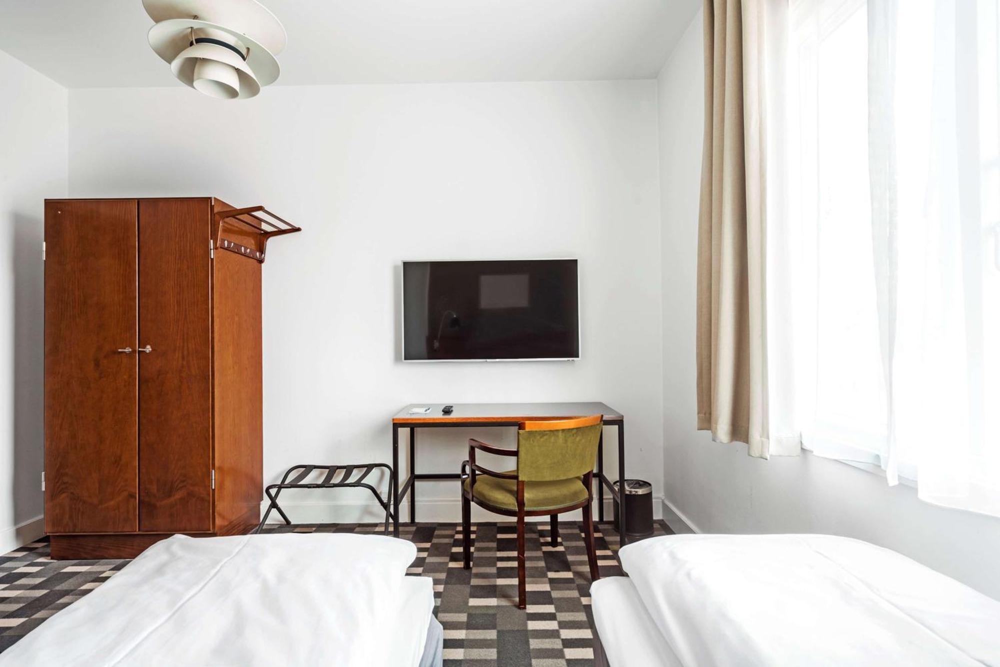 Hotel Astoria, Western Signature Collection