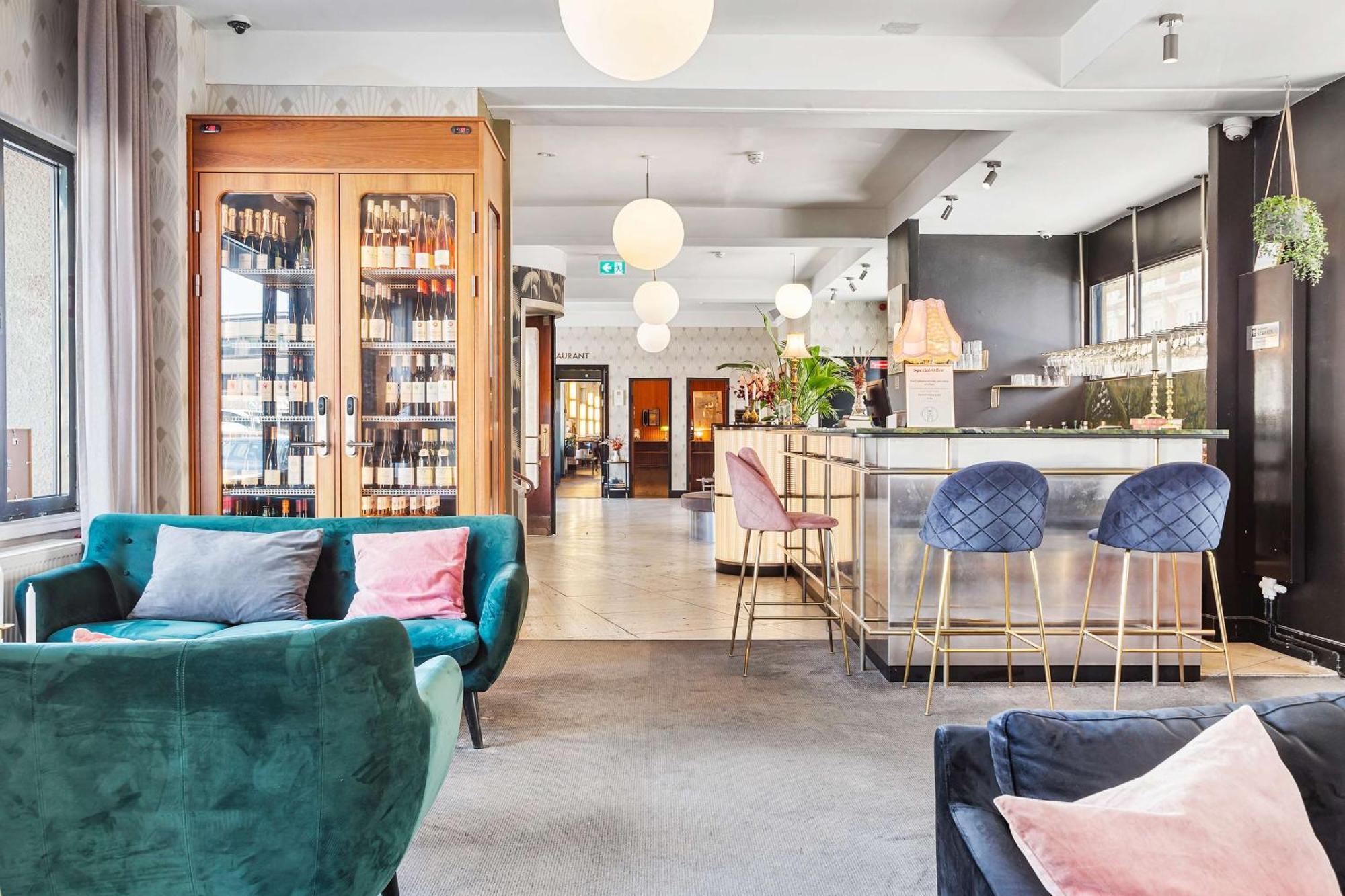 Astoria, Western Signature Collection 3*