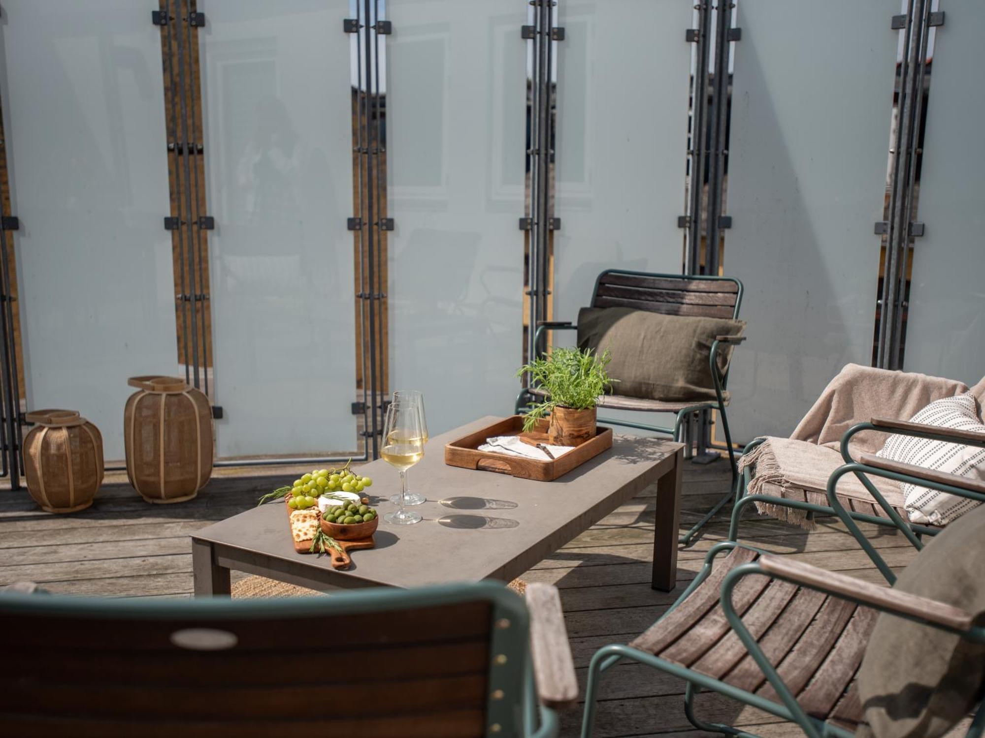 Sanders Leaves - Precious Two-bedroom Penthouse In Downtown Copenhagen