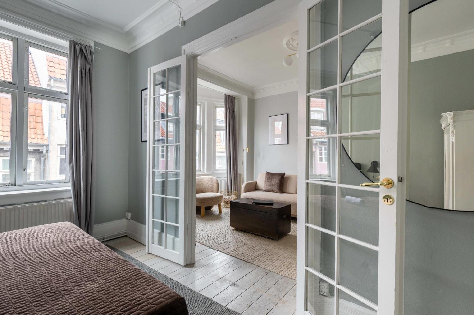 Super 2br In Old Town Apartment