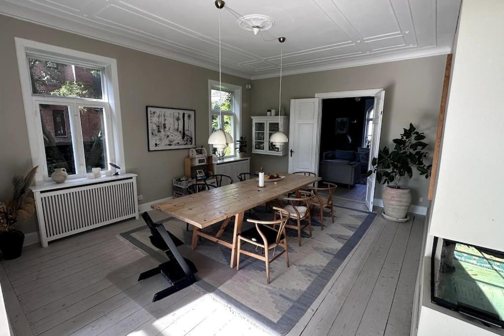 Luxurious, Private, Centrally-located Mansion *