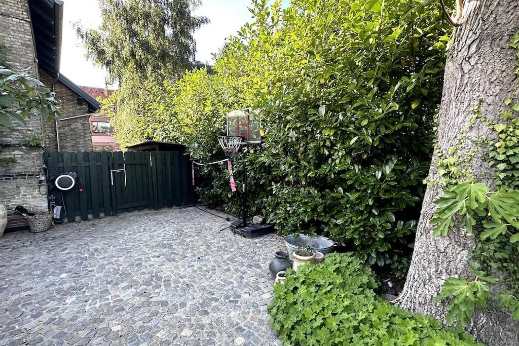 Luxurious, Private, Centrally-located Mansion Huvilat *