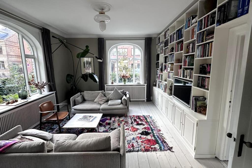 Luxurious, Private, Centrally-located Mansion *