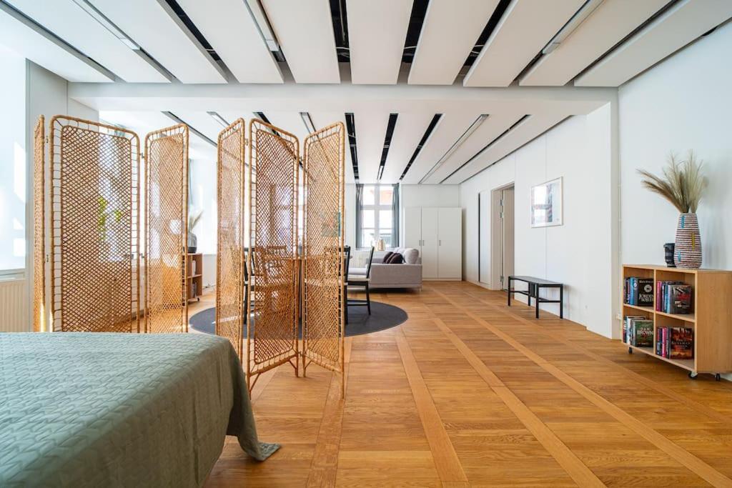 120m2 Near Culture Icons - Historic Fredericiagade Apartment