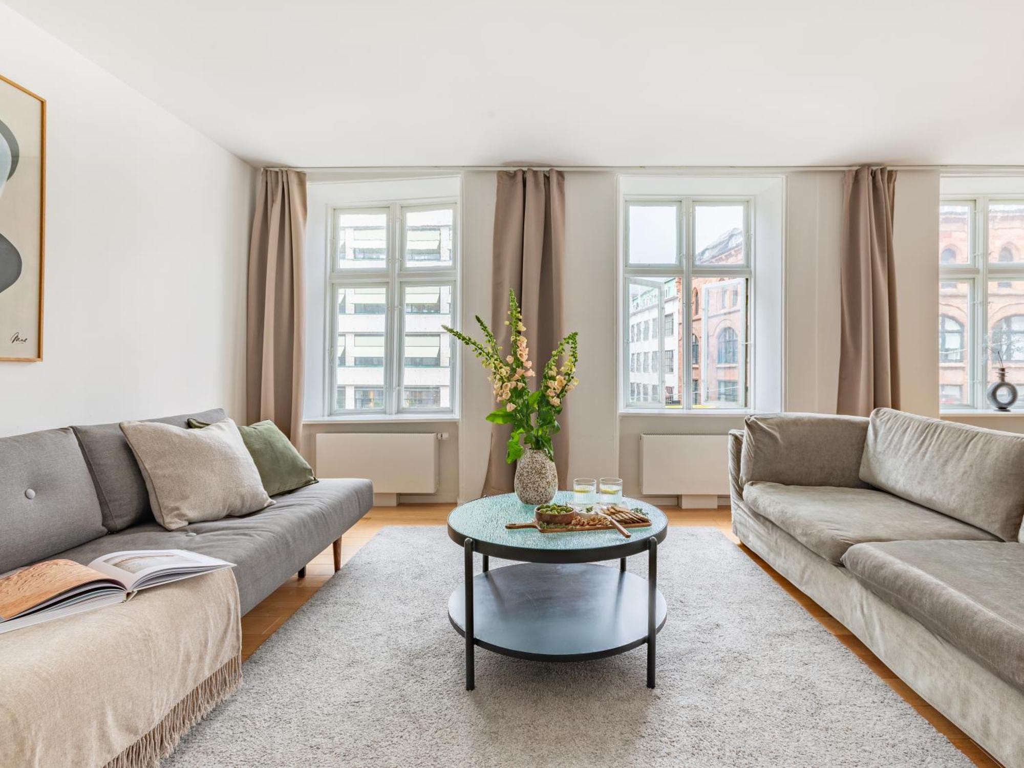 Sanders Regent - Popular Three-bedroom Near Square *