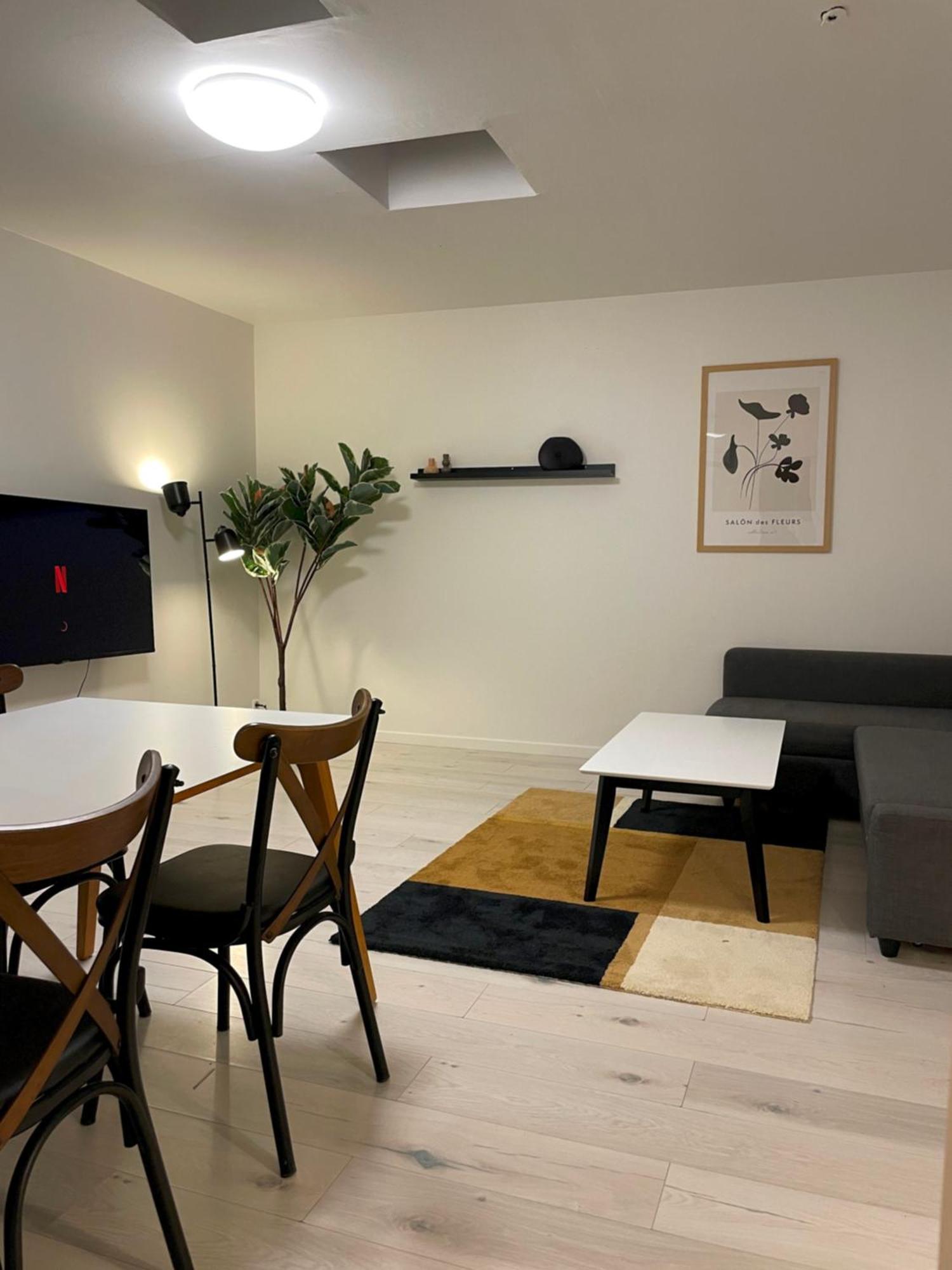 Hébergement de vacances Cozy Backhouse With Large Private Garden