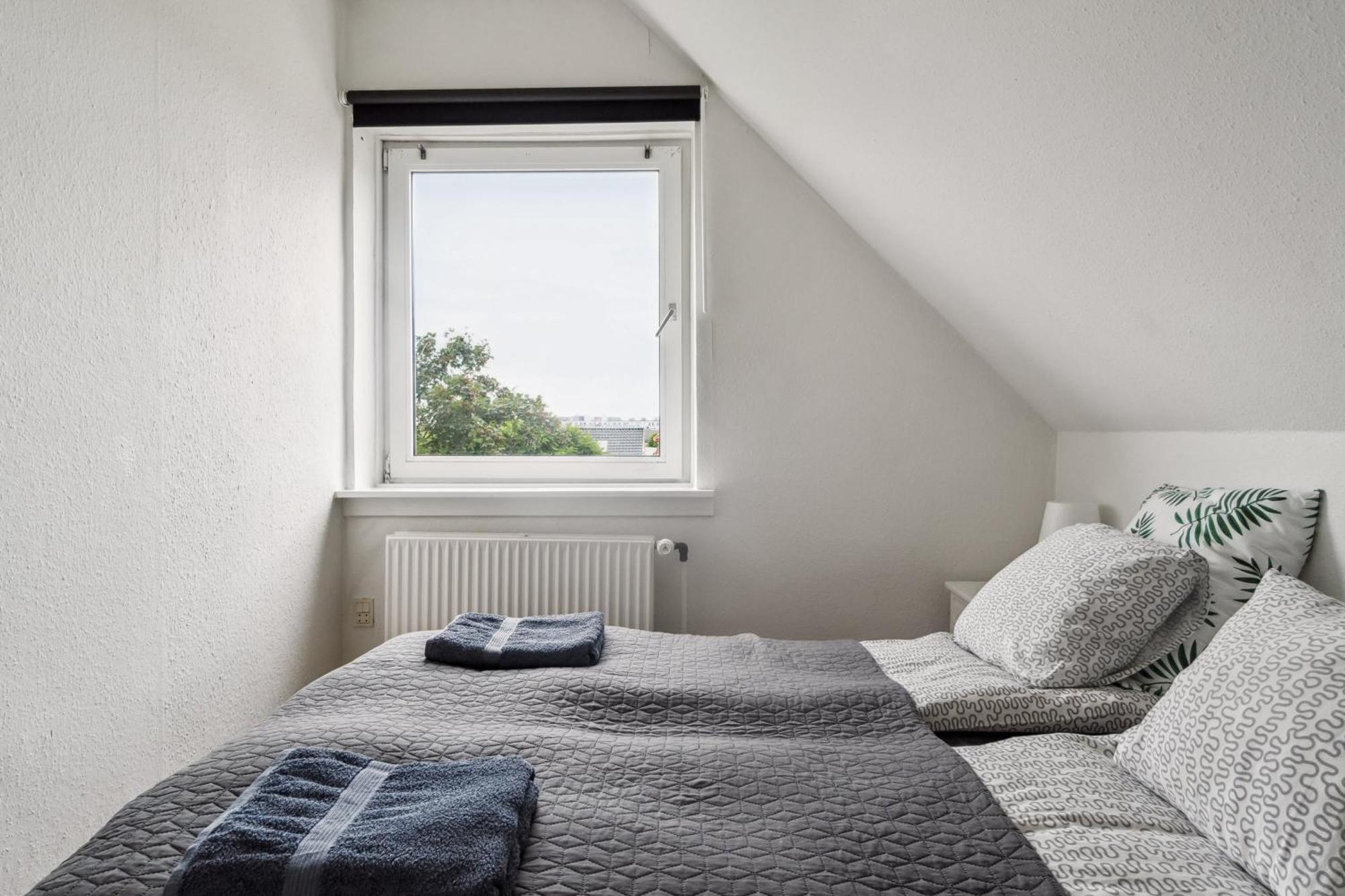 Lovely Floor Near Airport, Metro And The Apartment *