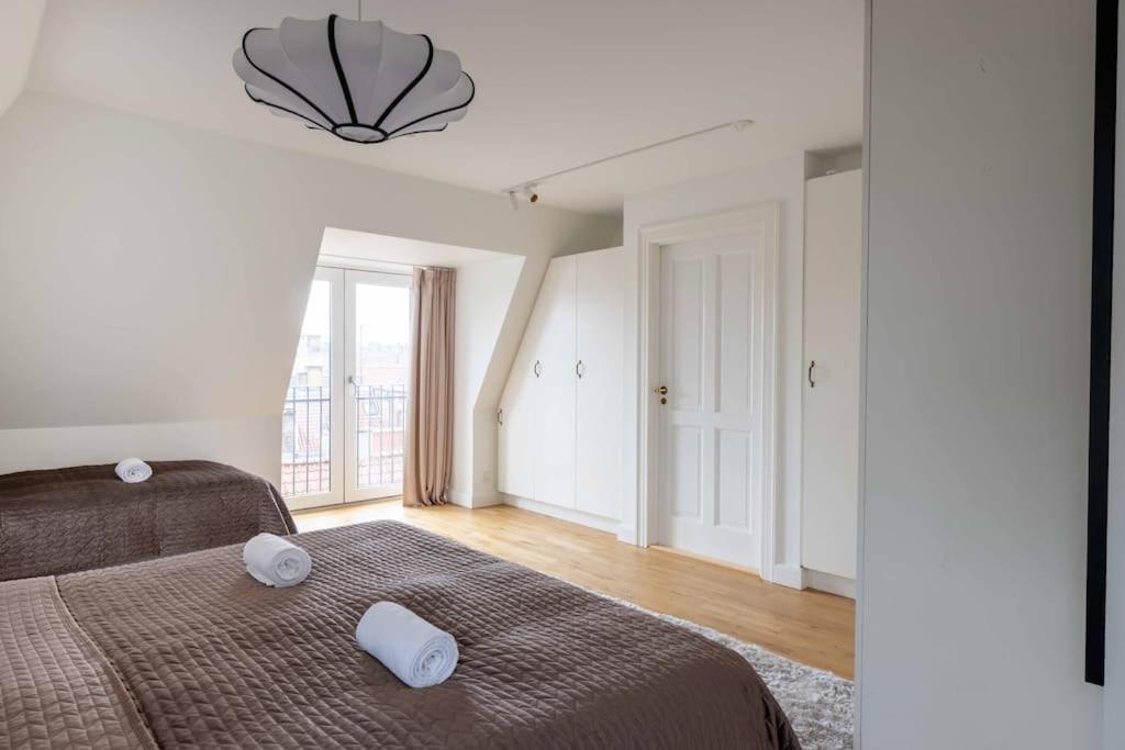 2br With Amazing Skyline View