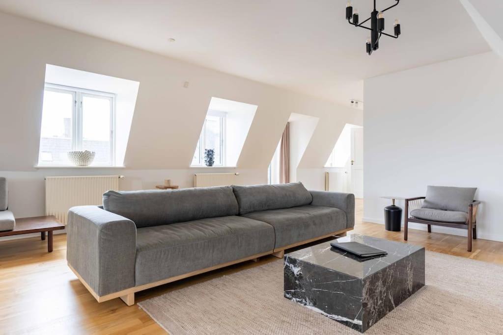 2br With Amazing Skyline View *
