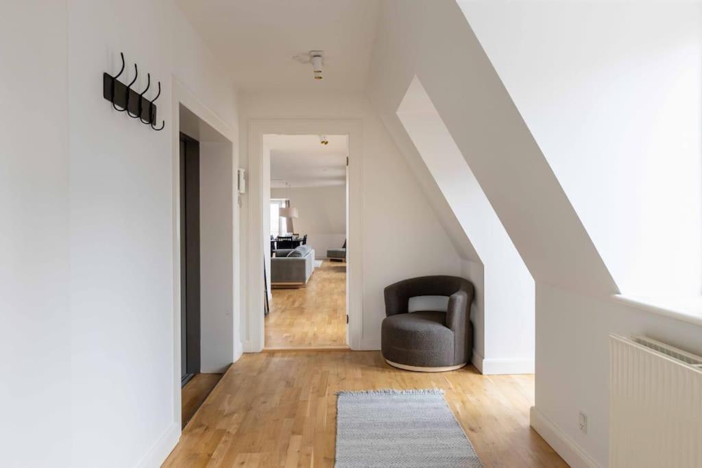 2br With Amazing Skyline View