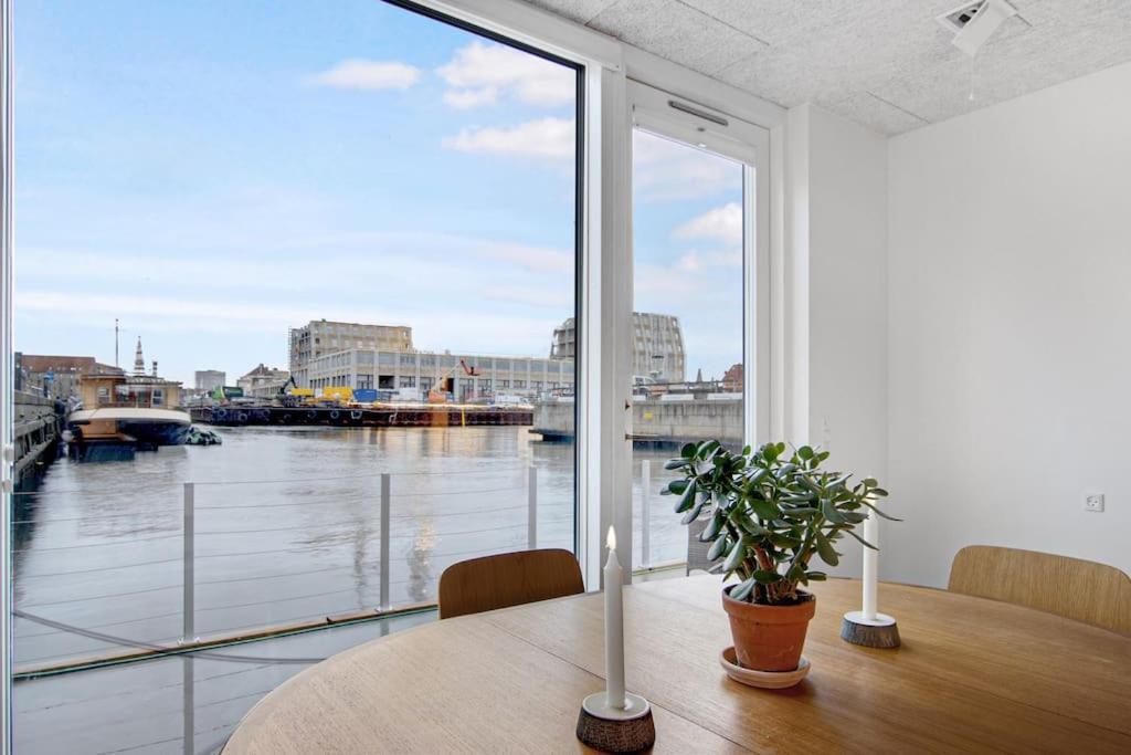 Modern Houseboat - Downtown Copenhagen