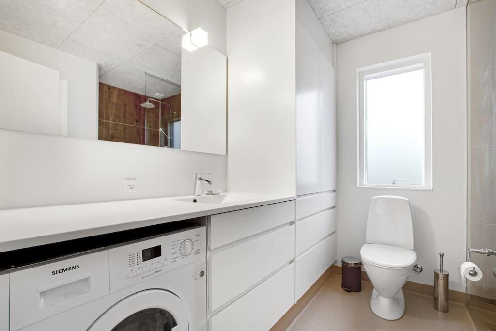 Modern Houseboat - Downtown Apartment *