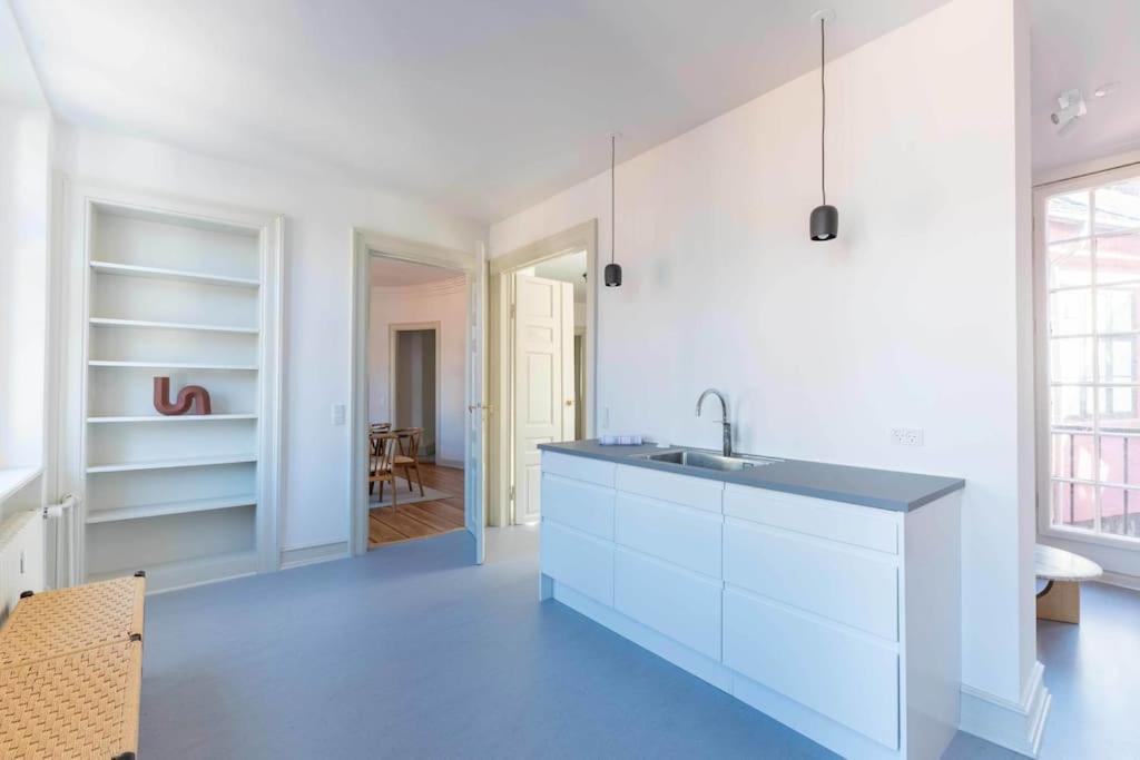 Spacious On Lively & Vibrant Street *