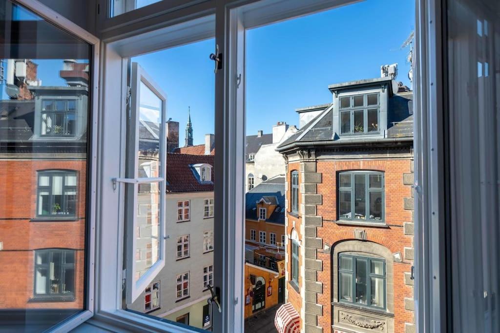 Spacious On Lively & Vibrant Street Apartamento Copenhague
