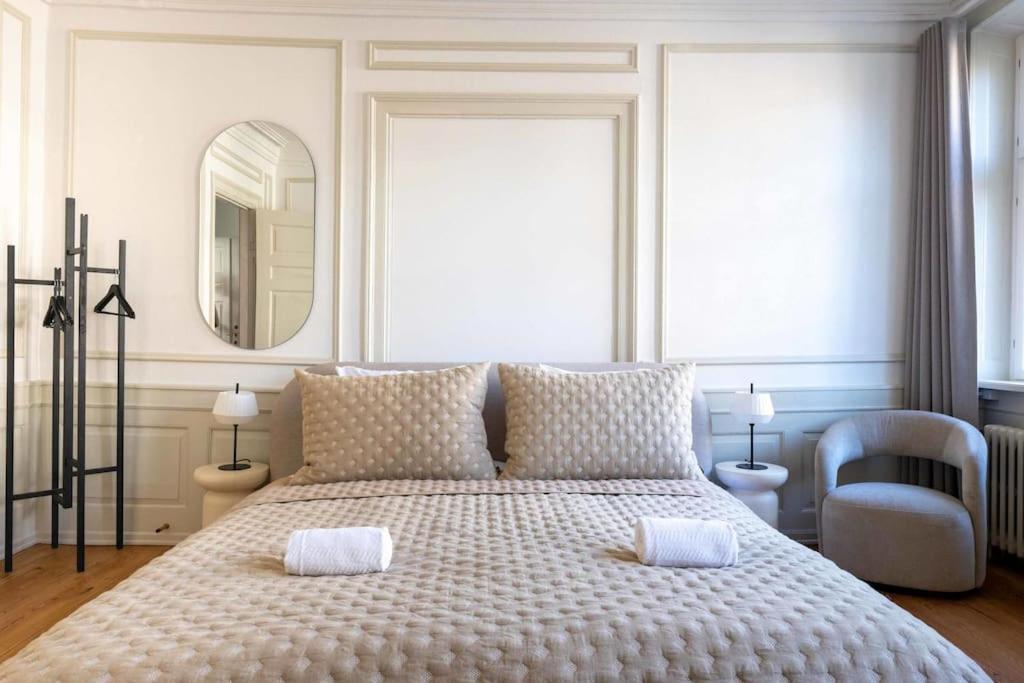 Apartamento Spacious On Lively & Vibrant Street *