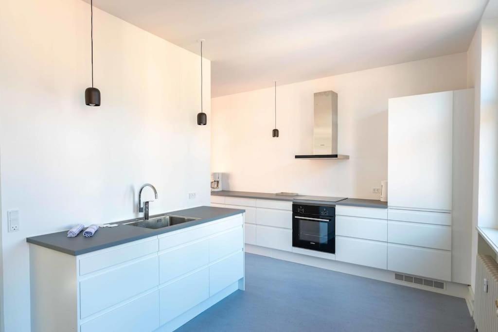 Spacious Apartment On Lively & Vibrant Street
